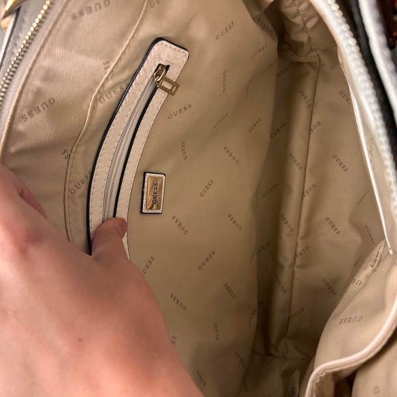 GUESS handbag🥂 - Picture 5 of 5